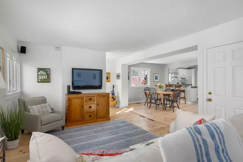 374 Putnam Ave, Cotuit, MA 02635 photo 8