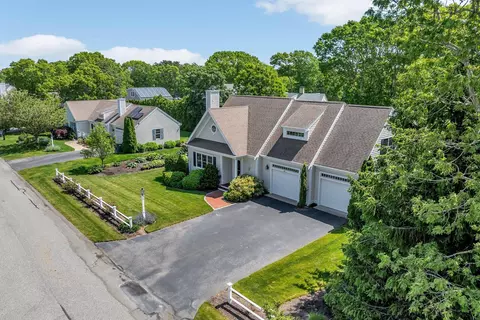 80 Schooner Ln, Hyannis, MA 02601 photo 3