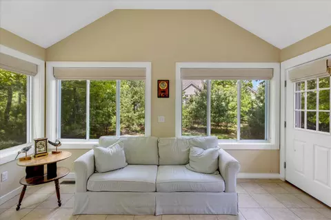 17 Chadwick Ct, Mashpee, MA 02649 photo 4