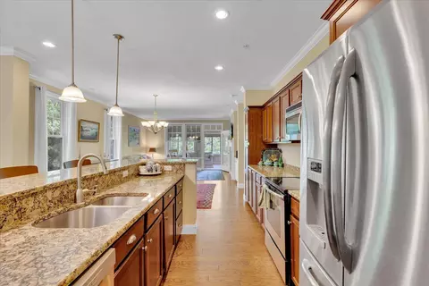 17 Chadwick Ct, Mashpee, MA 02649 photo 2