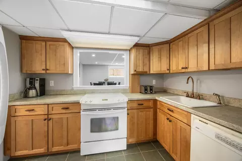 Kitchen - 21 Bayview Rd, Mashpee, MA 02649 photo 5 of 6