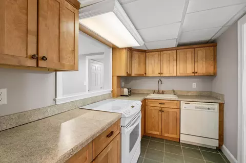Kitchen - 21 Bayview Rd, Mashpee, MA 02649 photo 6 of 6