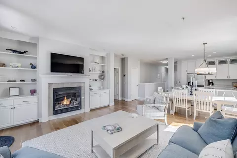 Living - 21 Chadwick Ct, Mashpee, MA 02649 photo 2 of 5