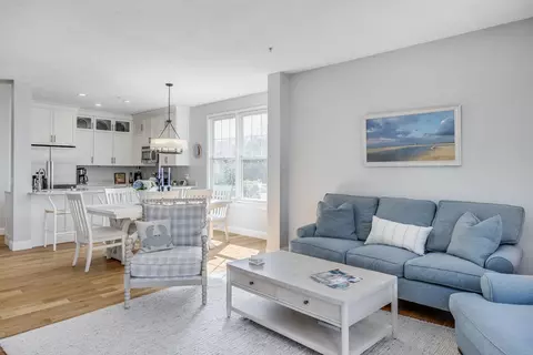 Living - 21 Chadwick Ct, Mashpee, MA 02649 photo 4 of 5