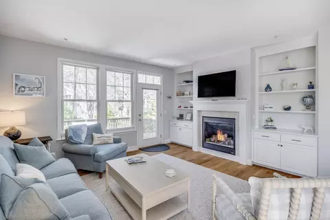 Living - 21 Chadwick Ct, Mashpee, MA 02649 photo 1 of 5