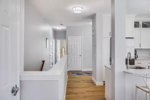Entry Way - 21 Chadwick Ct, Mashpee, MA 02649 photo 2 of 3