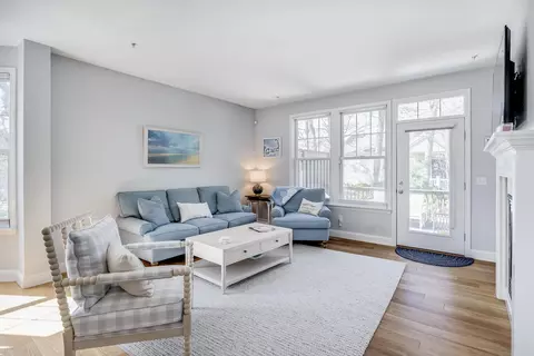 Living - 21 Chadwick Ct, Mashpee, MA 02649 photo 3 of 5