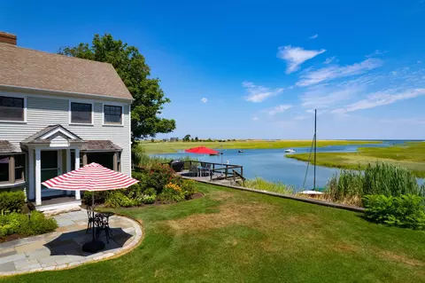 7 Sunrise Ln, Sandwich, MA 02563