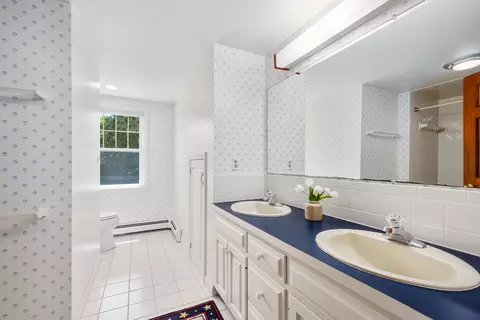Bath - 91 Allyn Ln, Barnstable, MA 02630 photo 2 of 4