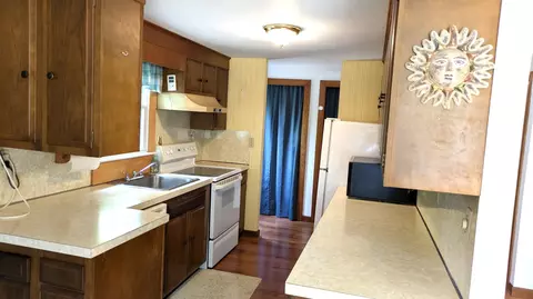 Kitchen - 13 Pilgrim Ln, Eastham, MA 02642 photo 2 of 2
