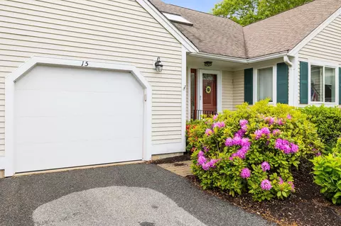 15 Pebble Beach Ave, Mashpee, MA 02649