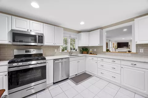 2 Darby Pt, Mashpee, MA 02649 photo 9