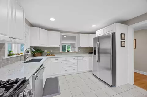 2 Darby Pt, Mashpee, MA 02649 photo 11