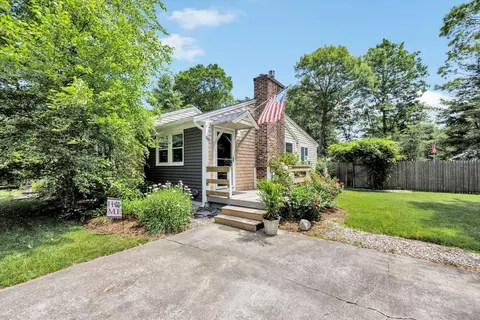 Exterior - 30 Guildford Rd, Centerville, MA 02632 photo 3 of 11