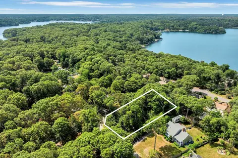 66 Highland St, Mashpee, MA 02649