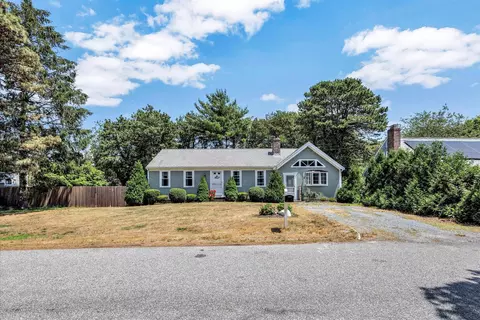 114 Witchwood Rd, South Yarmouth, MA 02664