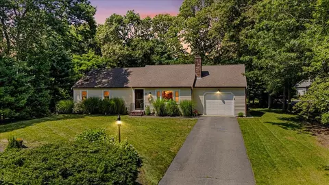 48 Valley Brook Rd, Centerville, MA 02632