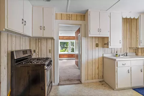 Entry Way - 20 Bayside Ave, Wareham, MA 02571 photo 1 of 2