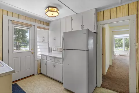 Kitchen - 20 Bayside Ave, Wareham, MA 02571 photo 3 of 4