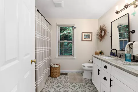 Bath - 62 Dory Ln, Eastham, MA 02642 photo 2 of 4