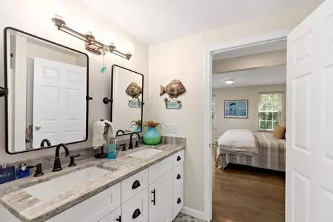 Bath - 62 Dory Ln, Eastham, MA 02642 photo 3 of 4