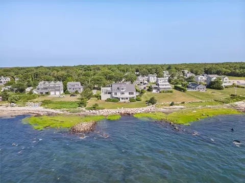 7 Anawan Rd, Mattapoisett, MA 02739