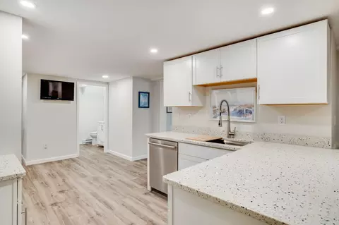 Kitchen - 240 Braggs Ln, Barnstable, MA 02630 photo 6 of 10