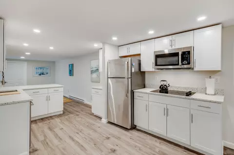 Kitchen - 240 Braggs Ln, Barnstable, MA 02630 photo 7 of 10