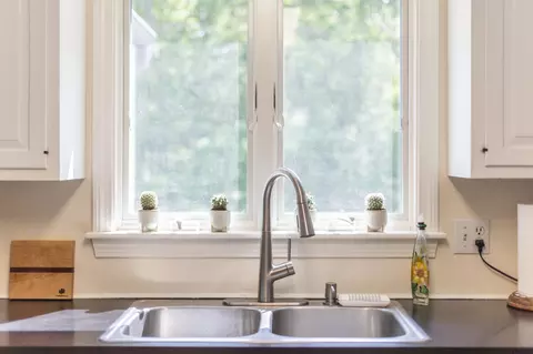 Kitchen - 240 Braggs Ln, Barnstable, MA 02630 photo 5 of 10