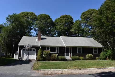 6 Hawthorn St, South Dennis, MA 02660