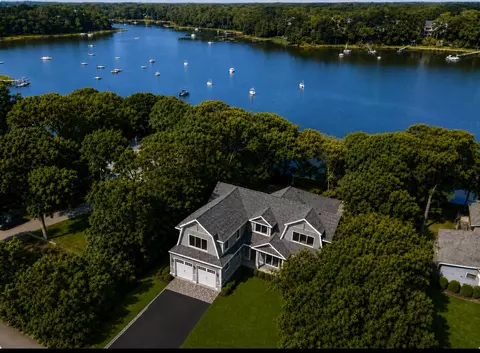 640 Poponessett Rd, Cotuit, MA 02635