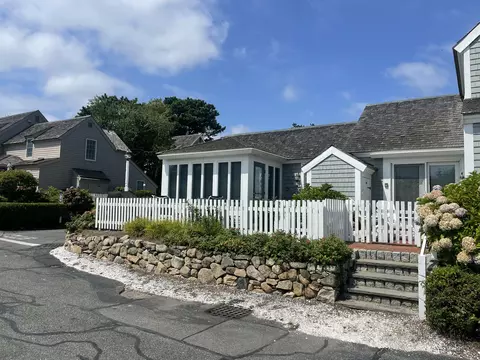 Exterior - 3 Hyannis Point Rd, Mashpee, MA 02649 photo 3 of 8