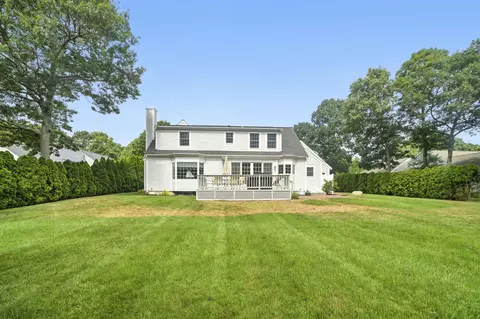 Exterior - 81 Falling Leaf Ln, Osterville, MA 02655 photo 4 of 8