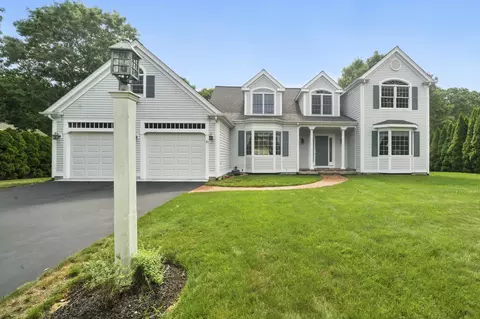 Exterior - 81 Falling Leaf Ln, Osterville, MA 02655 photo 3 of 8