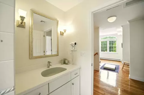 Bath - 81 Falling Leaf Ln, Osterville, MA 02655 photo 4 of 4