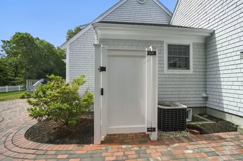 Exterior - 81 Falling Leaf Ln, Osterville, MA 02655 photo 7 of 8