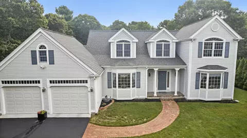 Exterior - 81 Falling Leaf Ln, Osterville, MA 02655 photo 2 of 8