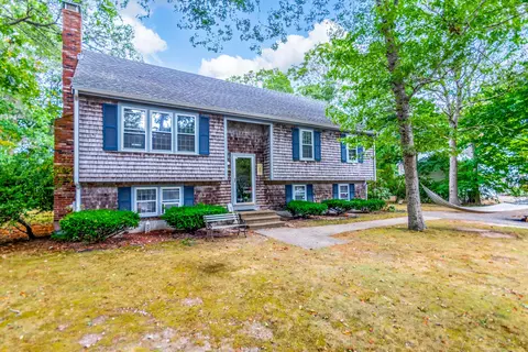 66 Braxton Rd, East Falmouth, MA 02536