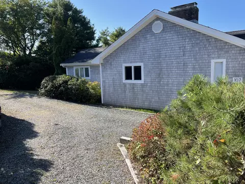 107 S Abbey Gate, Cotuit, MA 02635