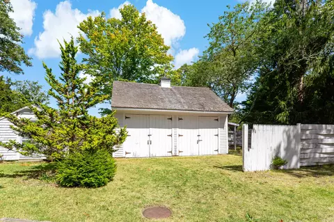Exterior - 426 Old Post Rd, Cotuit, MA 02635 photo 6 of 7