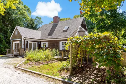Exterior - 426 Old Post Rd, Cotuit, MA 02635 photo 4 of 7