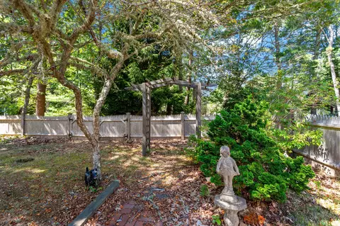 Exterior - 426 Old Post Rd, Cotuit, MA 02635 photo 3 of 7