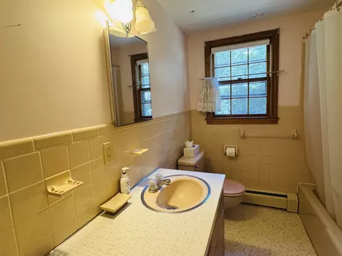 Bath - 22 Monomoy Cir, Centerville, MA 02632 photo 2 of 2