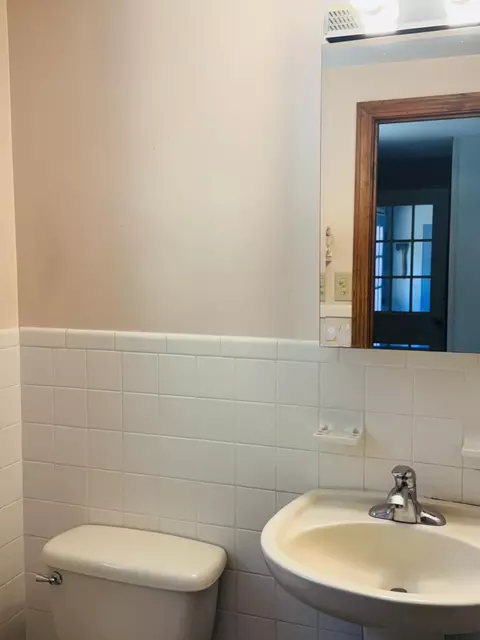Bath - 22 Monomoy Cir, Centerville, MA 02632 photo 1 of 2
