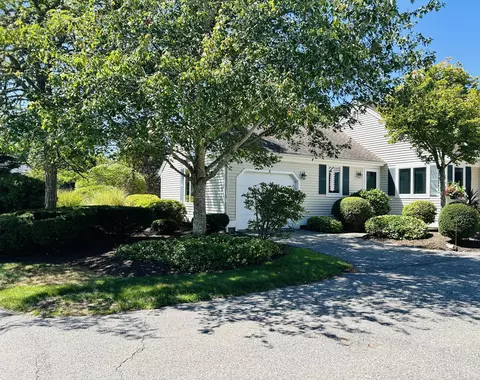 6 Masters Ct, Mashpee, MA 02649 photo 2