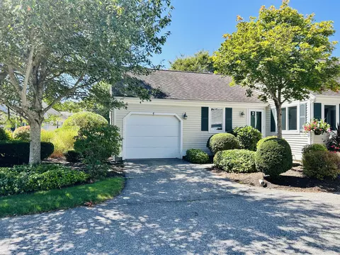 6 Masters Ct, Mashpee, MA 02649