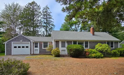 15 Woodside Park Rd, West Dennis, MA 02670