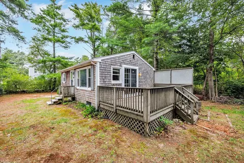 95 Lake Ave, East Wareham, MA 02538 photo 2