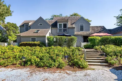 33 Landmark Ave, Mashpee, MA 02649