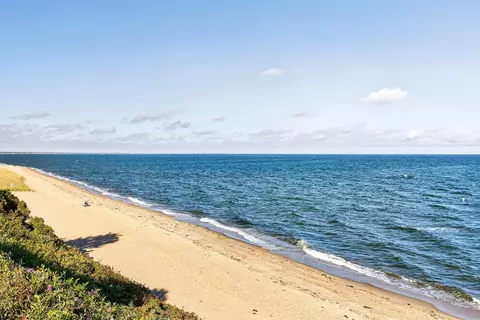 33 Landmark Ave, Mashpee, MA 02649